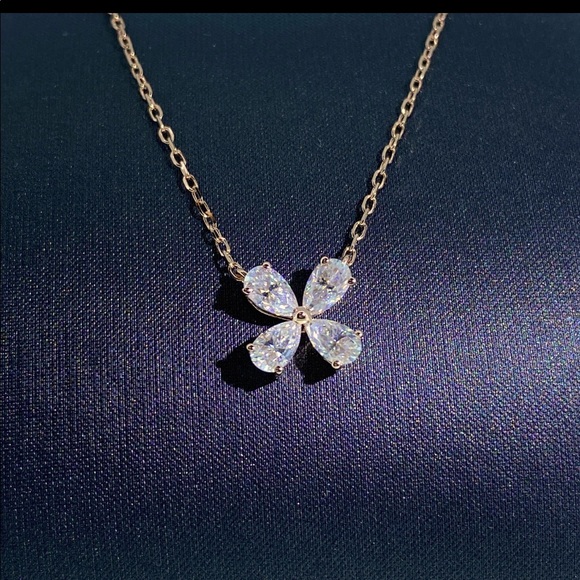 Pear moissanite clover14k gold necklace